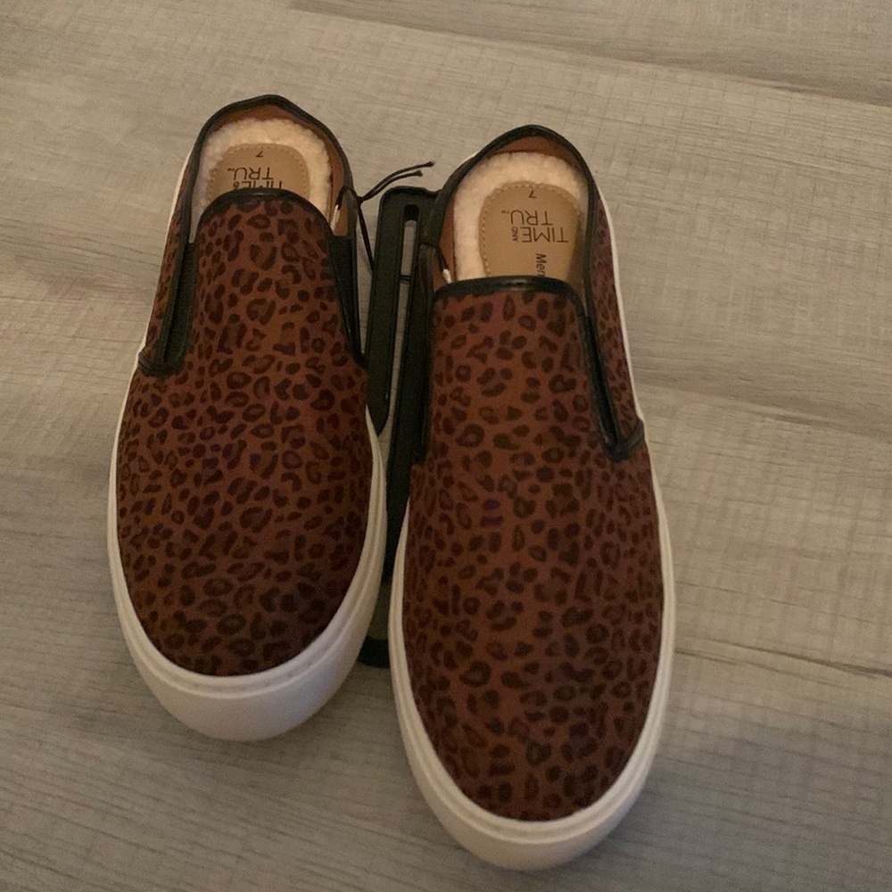 Memory Foam Sherpa lined tiger print mule sneaker